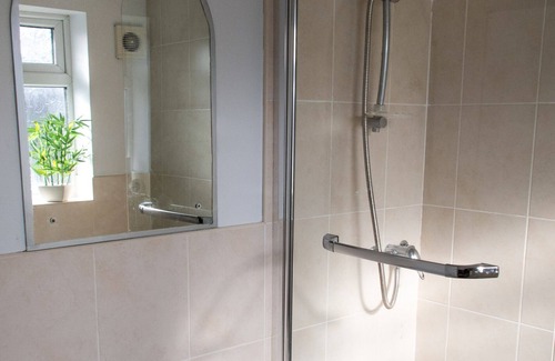 Trafford House | Stunning 3 bed House- Bridgewater House