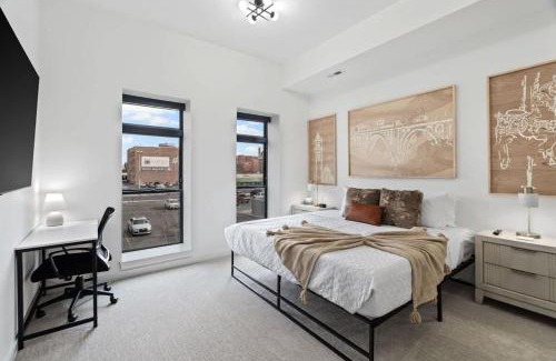 Riverside Apartment | Stunning 3-Bed Retreat in the Heart of Downtown