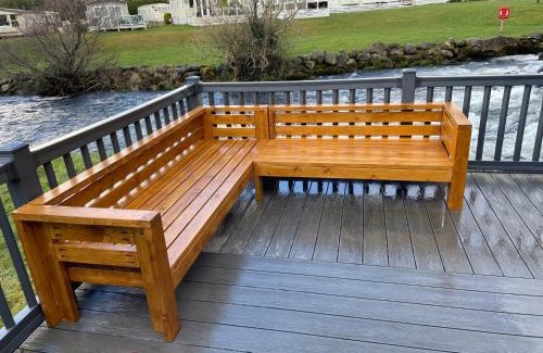 Bont Newydd Ski Chalet | Stunning 3 Bed Riverside Cabin in Snowdonia