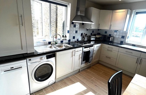 Shaftesbury Apartment | Stunning 3 bedroom, 3 Bathroom home with roof terrace. Central London. Sleeps 6.