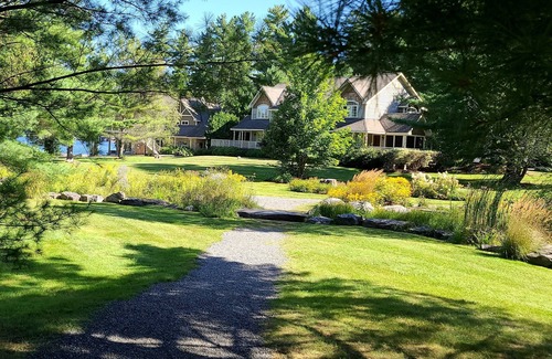 Port Carling Resort | Stunning 3 bedroom cottage on Lake Joseph. Web site is: muskokanonlakejoseph.com
