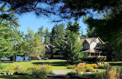 Port Carling Resort | Stunning 3 bedroom cottage on Lake Joseph. Web site is: muskokanonlakejoseph.com