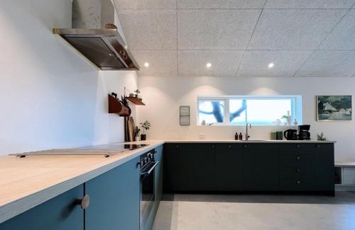 Tvoroyri Villa | Stunning 3 Bedroom Family Friendly Retreat