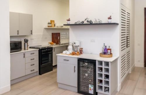 Harare Apartment | Stunning 3 bedroom house near Harare Airport -2297