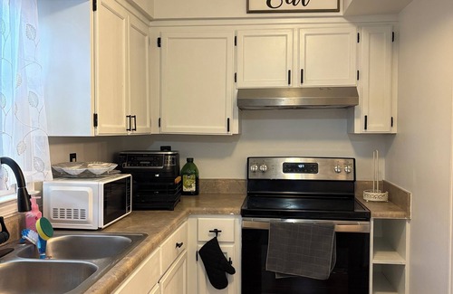 Drayton Condo | Stunning 3-Bedroom Retreat w/Cozy Fireplace & Sunlit Patio – Perfect Getaway!