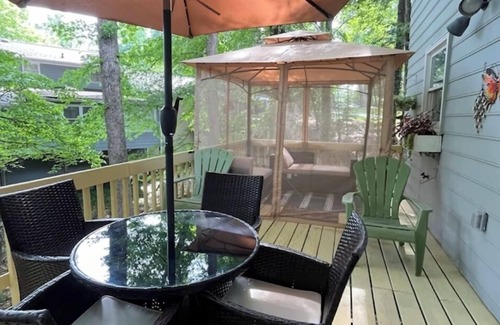 Drayton Condo | Stunning 3-Bedroom Retreat w/Cozy Fireplace & Sunlit Patio – Perfect Getaway!