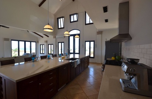 Pedasi House | Stunning 3 Bedroom Waterfront Villa with Infinity Pool