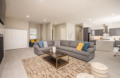 Escondido House | Stunning 3 bedroom with Pool/Hot Tub/Game Room