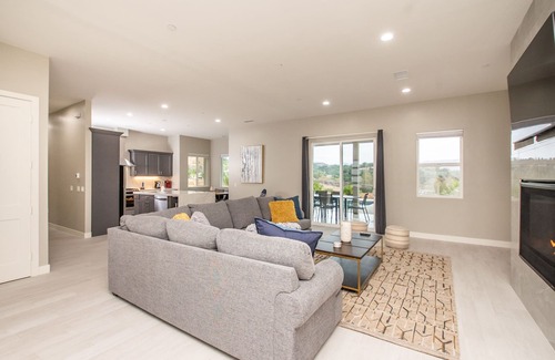 Escondido House | Stunning 3 bedroom with Pool/Hot Tub/Game Room