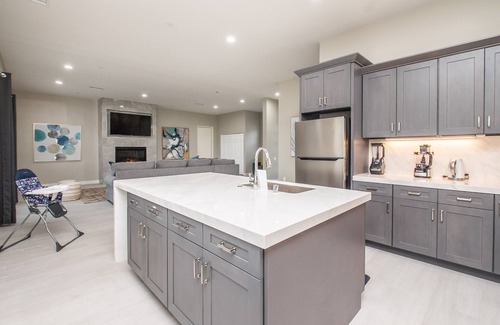 Escondido House | Stunning 3 bedroom with Pool/Hot Tub/Game Room