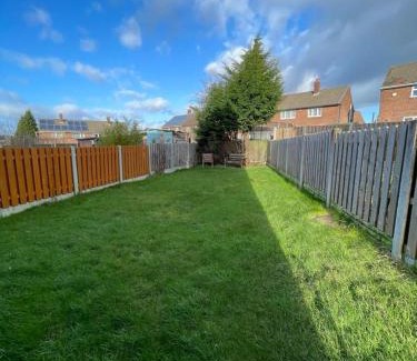 Barnsley House | Stunning 3 bedrooms house with Garden and Free Parking