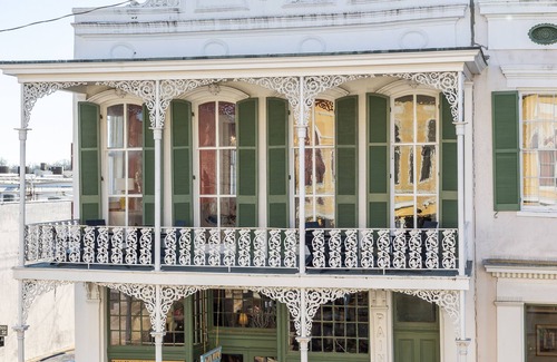 Natchez Condo | Stunning 3 BR/3 BA loft apartment w/balcony overlooking historic downtown!