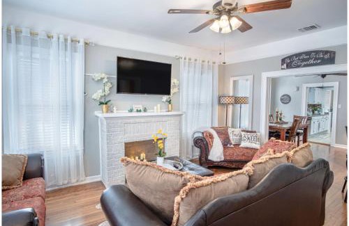 Denver Heights House | Stunning 3 BR Home Near DT Alamodome - Riverwalk
