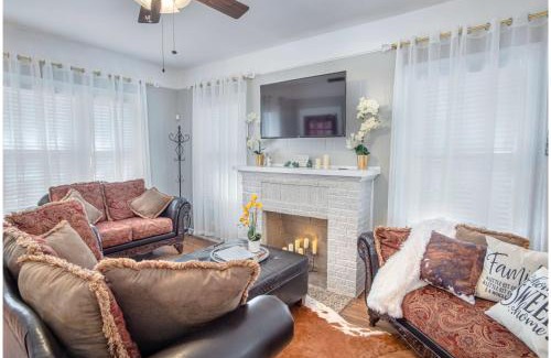 Denver Heights House | Stunning 3 BR Home Near DT Alamodome - Riverwalk