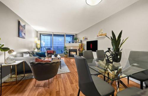 Gastown Apartment | Stunning 3-BR in Downtown with Free Parking