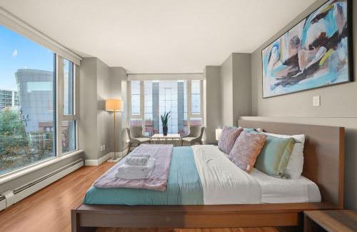 Gastown Apartment | Stunning 3-BR in Downtown with Free Parking