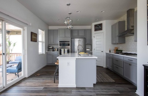 Erie House | Stunning 3BD House w/Wi-Fi & Parking