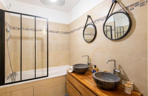 Issy-les-Moulineaux Apartment | Stunning 3Bedroom Apartment with Garden in Prestigious Area I Eiffel Tower Within 15 Minutes' Drive