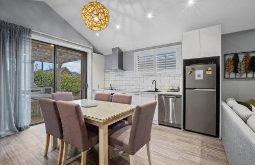 Lake Hayes Apartment | Stunning 3Bedroom Apartment Queenstown