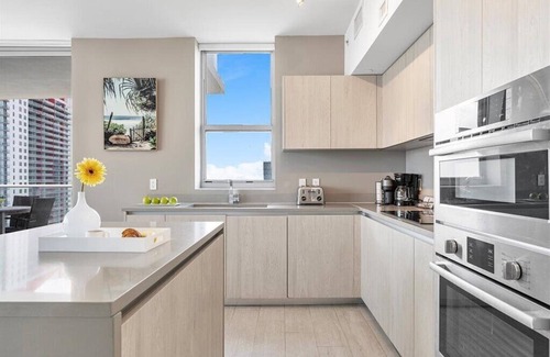 Hollywood South Central Beach Condo | Stunning 3br/2.5ba Walk to Beach