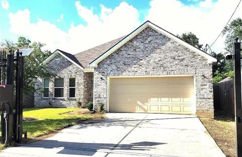 Southeast Houston House | Stunning 3BR Home Near Downtown Houston - Sleeps 8