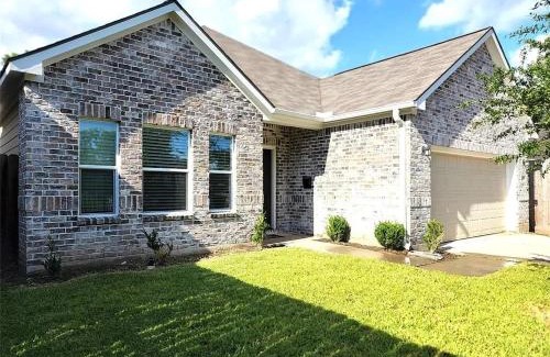 Southeast Houston House | Stunning 3BR Home Near Downtown Houston - Sleeps 8