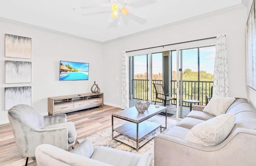 West Kissimmee House | Stunning 3BR Near Disney - with Pool & Hot Tub
