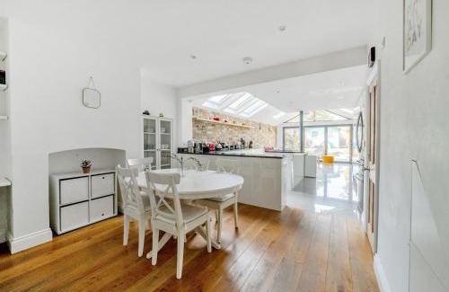 Oxford House | Stunning 3BR Townhouse - Central Oxford Pass the Keys