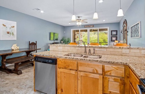 New Braunfels Apartment | Stunning 3rd floor, 2BDR/2BTH condo overlooking river and cliffs!