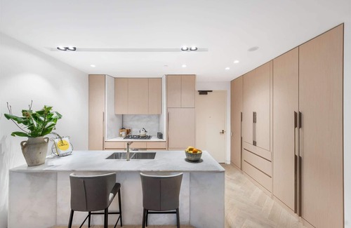The Rocks Apartment | Stunning 3rd floor 2 bed apartment w/city views