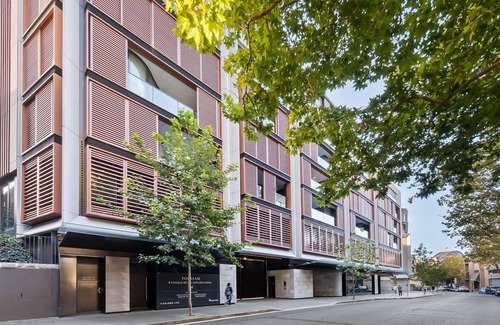 The Rocks Apartment | Stunning 3rd floor 2 bed apartment w/city views