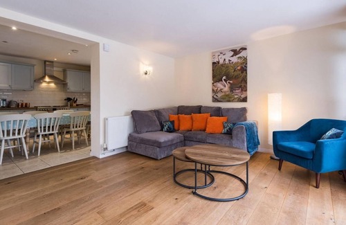 Chacombe House | Stunning 4 BD Bungalow Banbury Northamptonshire