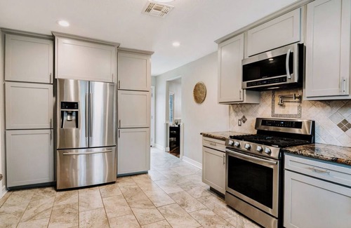 Bay Area House | Stunning 4 BD Historical Home+Pool+Min to Ocean Dr+GuestHouse+Sleeps 8