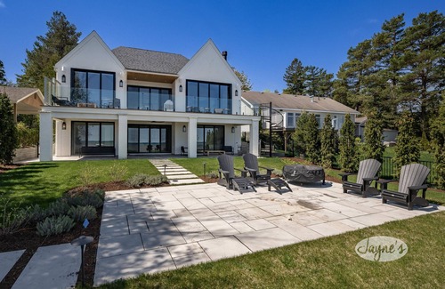 Thornbury House | Stunning 4 bed 5 bath home on Georgian Bay in Thornbury