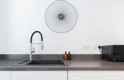 Cheltenham House | Stunning 4 Bed 3 Bathroom Home