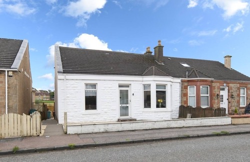 Airdrie House | Stunning 4 Bed House Airdrie. Close to Glasgow!