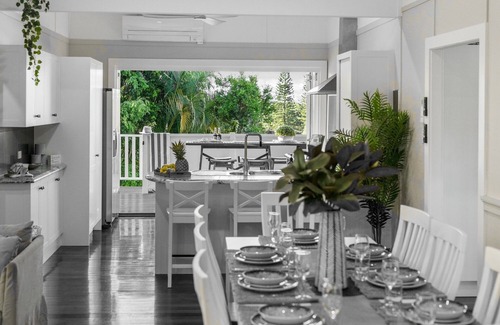 Dicky Beach House | Stunning 4 Bedroom Beach House - Dicky Beach