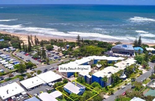 Dicky Beach House | Stunning 4 Bedroom Beach House - Dicky Beach Original