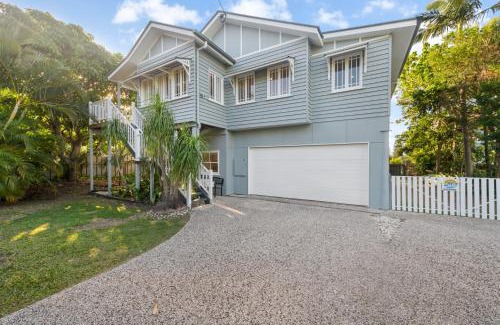 Dicky Beach House | Stunning 4 Bedroom Beach House - Dicky Beach Original