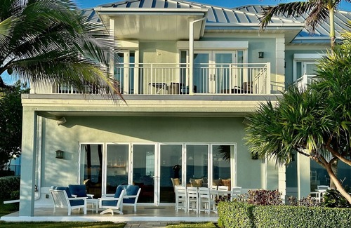 Jimmy Hill Villa | Stunning 4 bedroom Beachfront Villa! Infinity pool & hot tub.