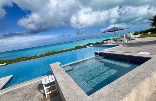 Jimmy Hill Villa | Stunning 4 bedroom Beachfront Villa! Infinity pool & hot tub.