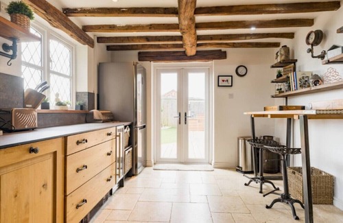 Chester House | Stunning 4 bedroom| Sauna | Garden | Near Chester