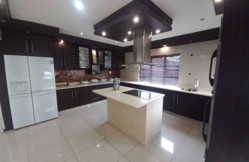 KwaDukuza House | Stunning 4-bedroom house in wonderful Stanger Manor with WiFi, AC