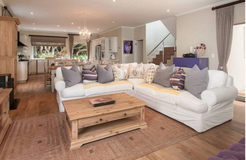 Onrus House | Stunning 4 bedrooms ensuite on the beach