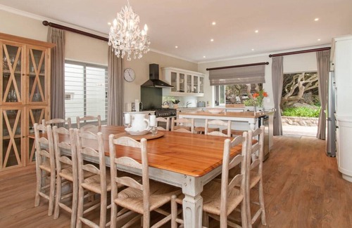 Onrus House | Stunning 4 bedrooms ensuite on the beach