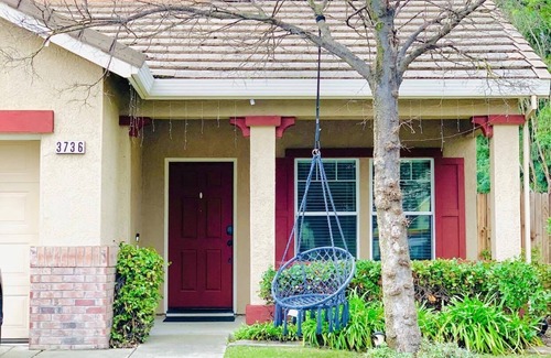 North Natomas House | Stunning 4 beds 2 Bath located close to SMF Airport and downtown Sacramento