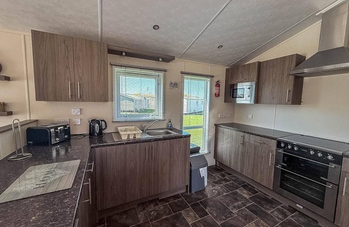 Hunstanton Cabin | Stunning 4 berth lodge with decking at Manor Park in Hunstanton ref 23173K