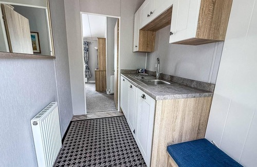 Kessingland Cabin | Stunning 4 berth lodge with decking at Breydon Water in Norfolk ref 10094B