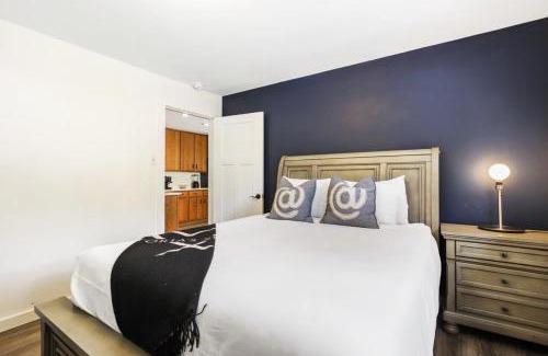 Blue River House | Stunning 4 BR Home Mountain Views Tranquil Setting