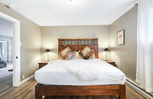 Blue River House | Stunning 4 BR Home Mountain Views Tranquil Setting